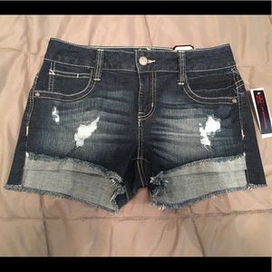 No boundaries shorts